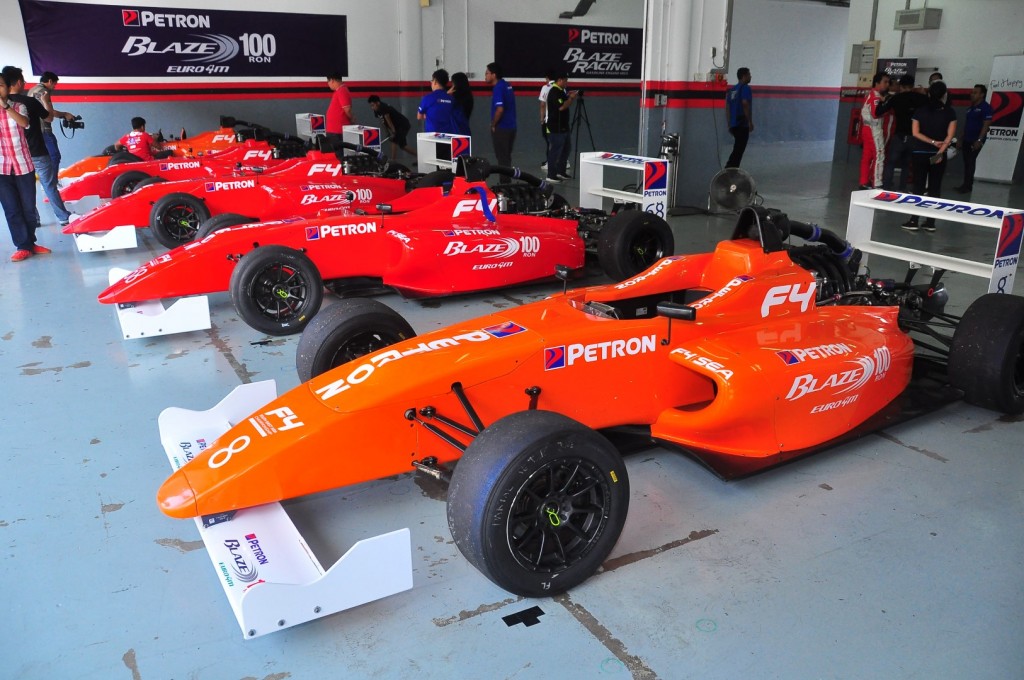 Feeling the rush in a Formula 4 (F4) car | CarSifu