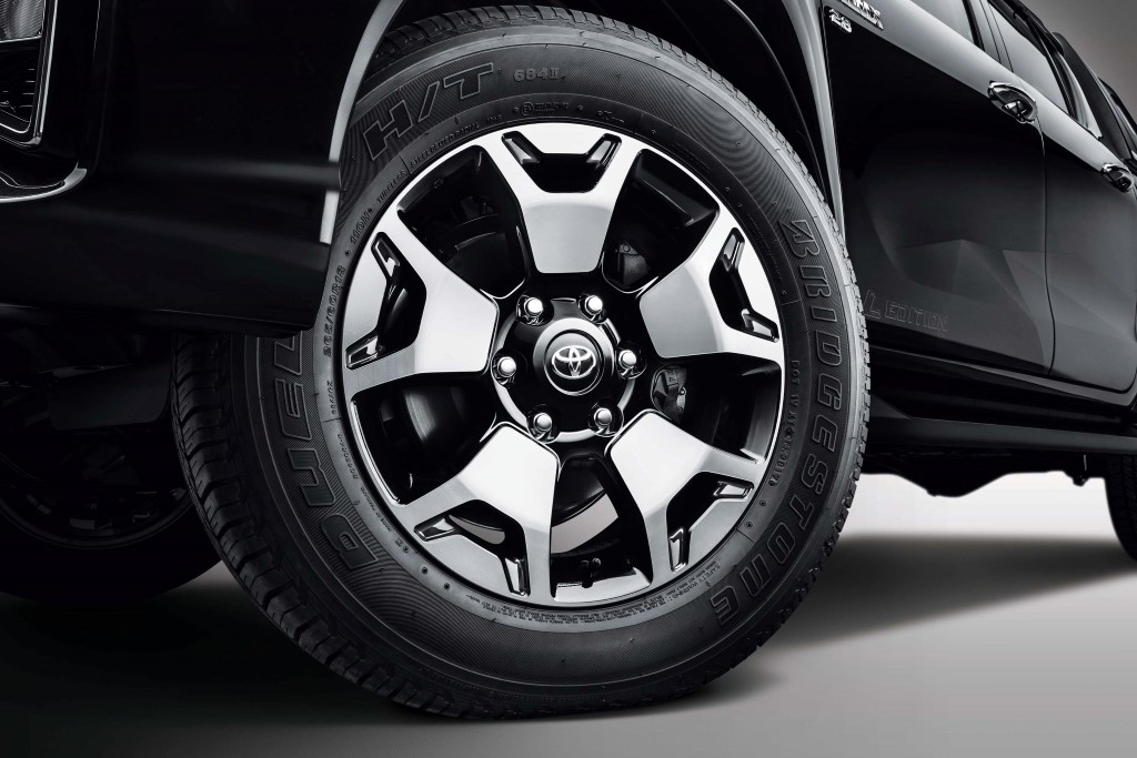 Hilux 2.8 LE Alloy Rim_02 (Custom)