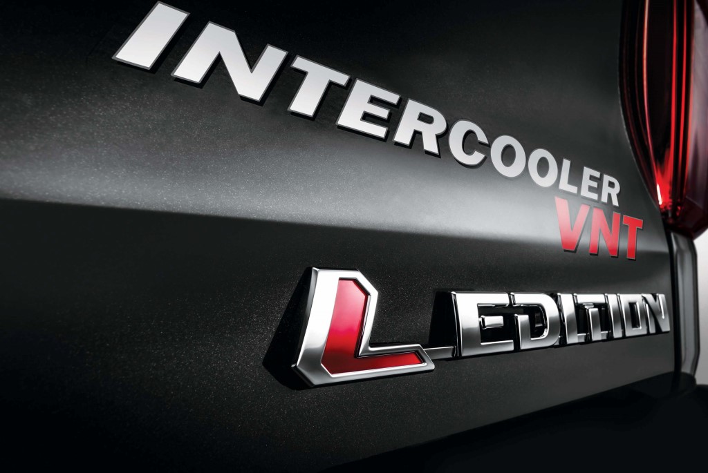 Hilux 2.8 LE Emblem_02 (Custom)