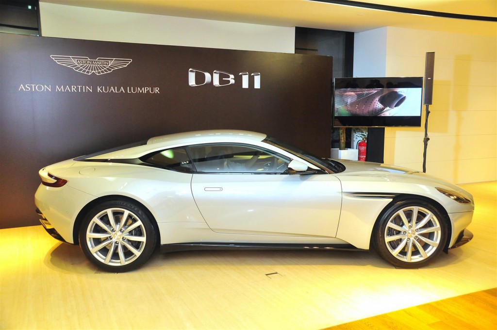 Aston Martin DB11 V8 - 03-1
