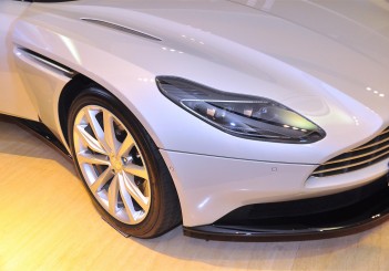 Aston Martin DB11 V8 - 09