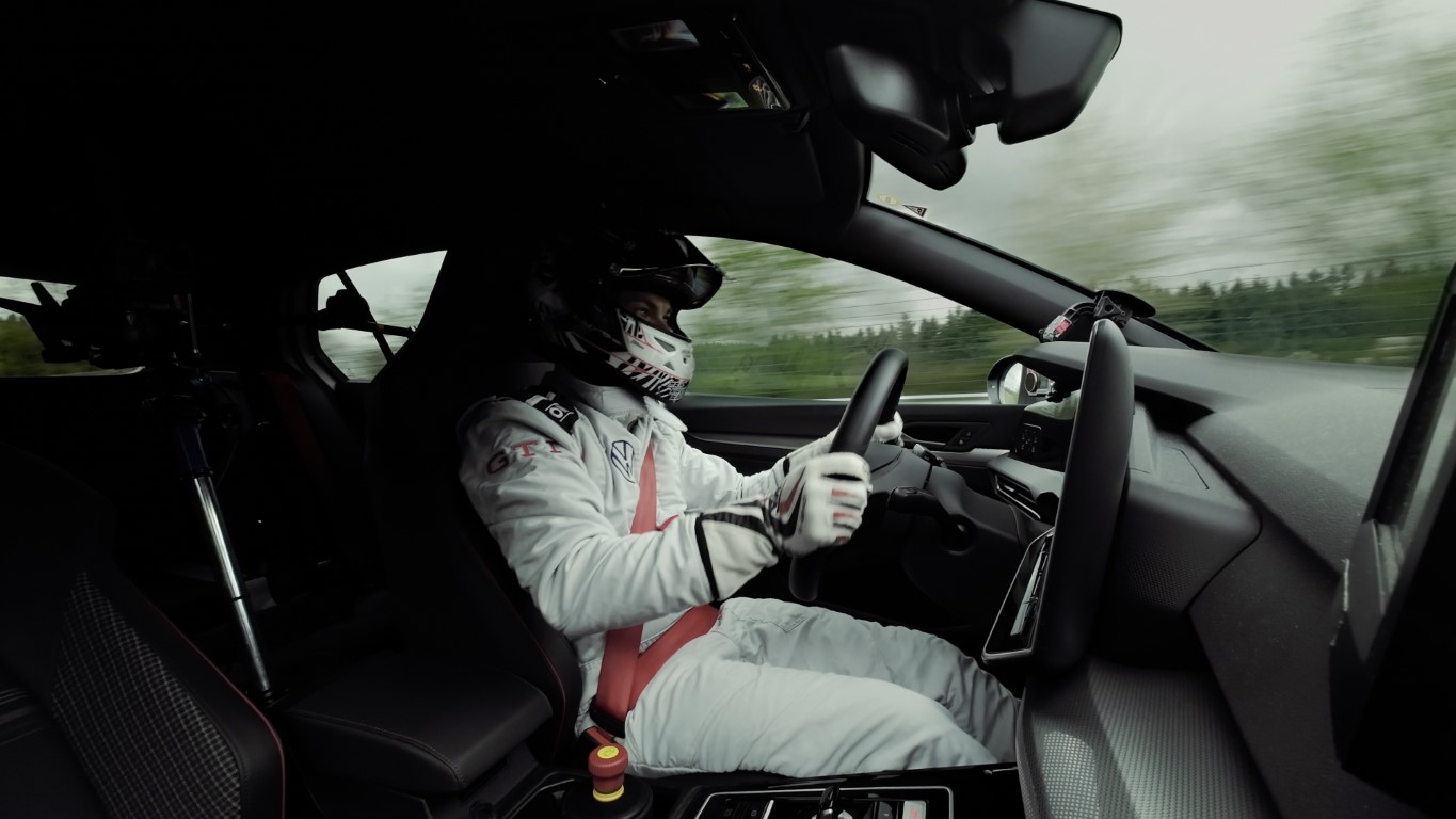 Benny Leuchter setting the Nürburgring lap record in the Golf GTI (1)