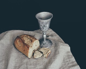 Maundy thursday a medium