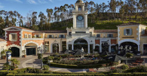 Upscale outdoor mall in Calabasas