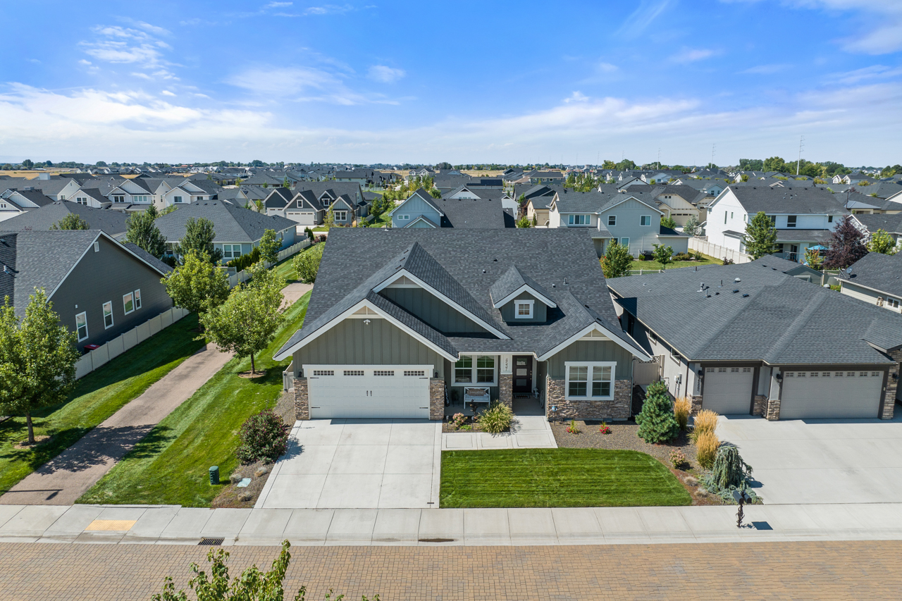 Single Story Beauty in Bridgetower West Meridian, Idaho! Summer Aston