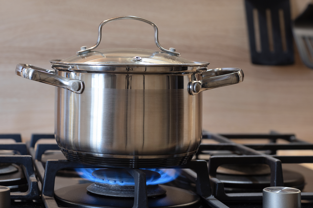Pros and Cons of Gas vs. Electric Stoves