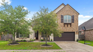 Front view of a suburban house at Pearland, Texas