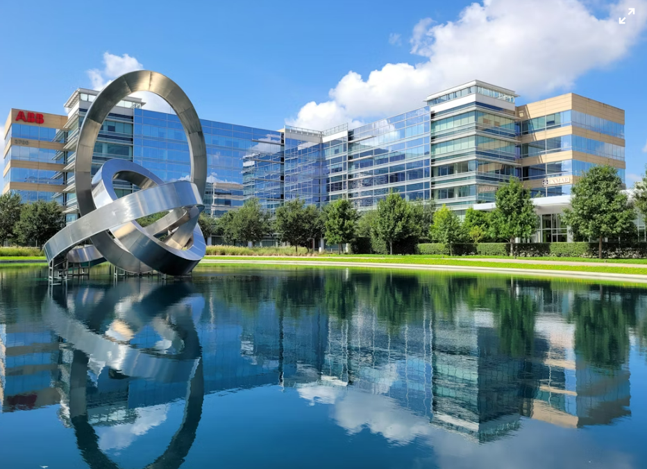 body of water near green trees and buildings during daytime,