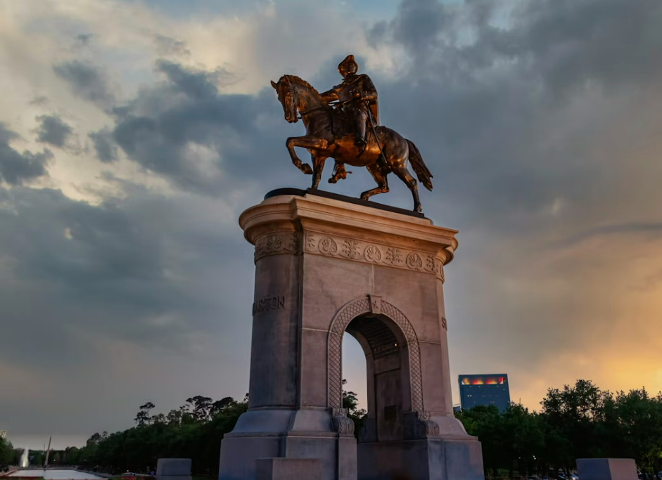 man riding horse statue under cloudy sky during daytime,