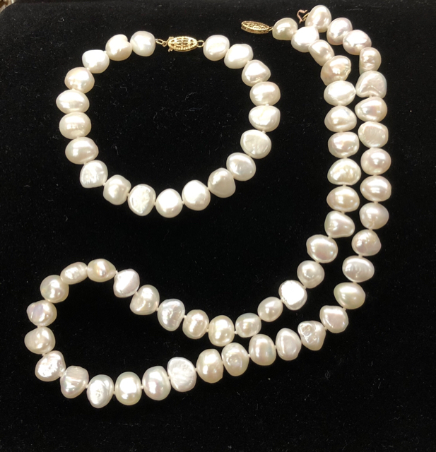 Vintage 14K Gold Fish Clasp JCM Cultured Freshwater Pearl NECKLACE