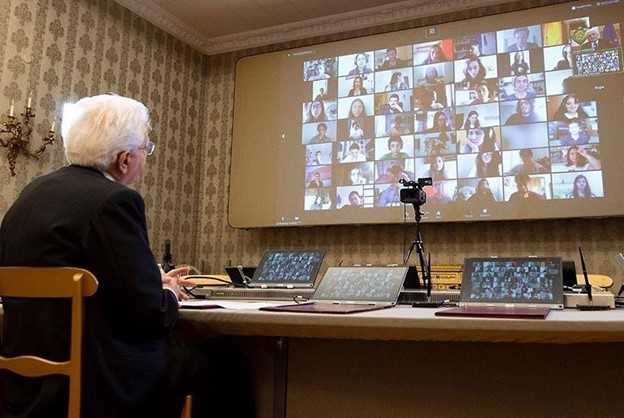 Imagine the meeting fatigue of the attendees of this meeting with the president of the Italian Republic.