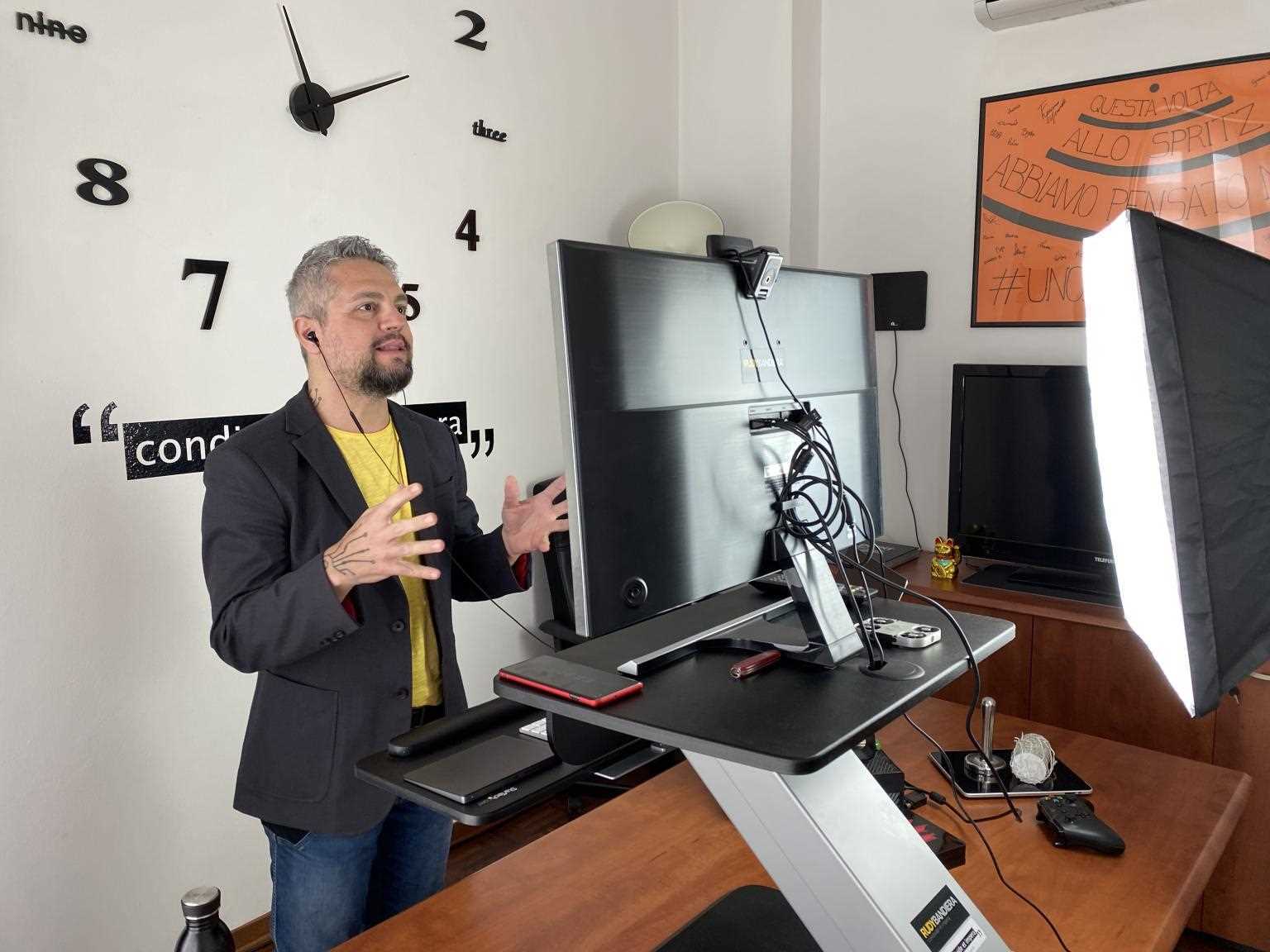 Look at how Rudy Bandiera (famous Italian influencer) is looking directly in the camera when recording a video.