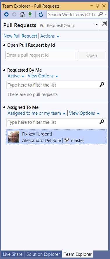 The pull request assignee sees the pull request and who requested it