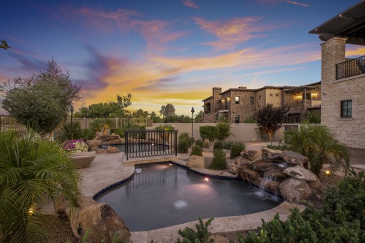 Flowing Wells Landscape and Pools