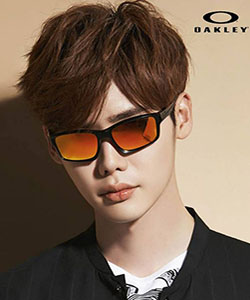 OAKLEY