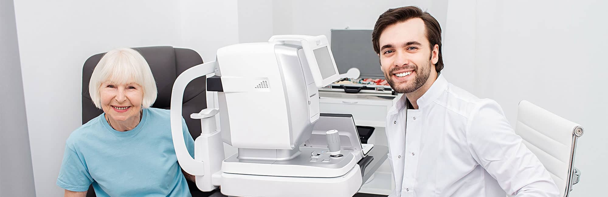 Smiling-Optometrist-low-vision-eye-exam-2000x650-1