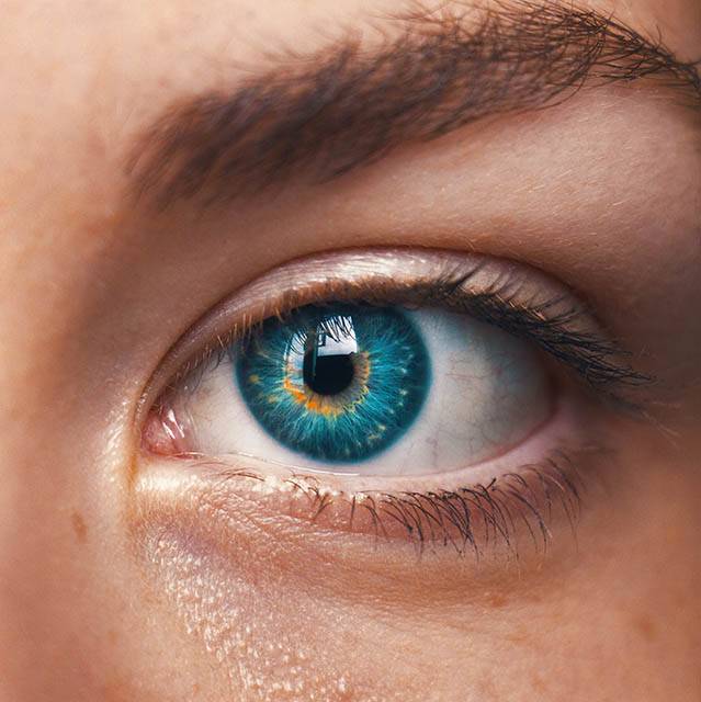 green eye close up 640