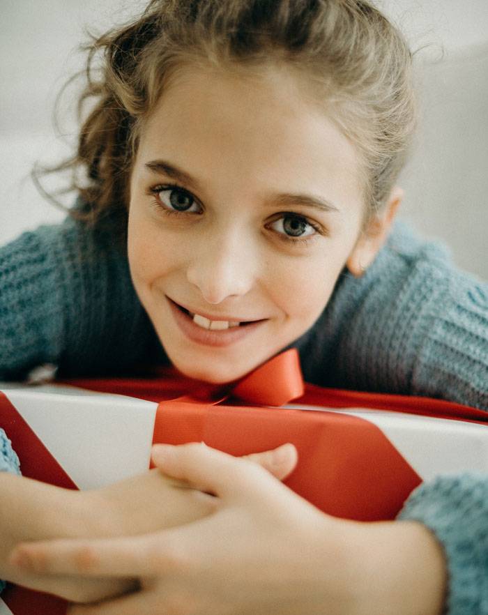 girl hugging her present 3154363.jpg