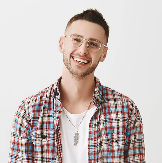 Cute-Ordinary-Guy-Smiling_640