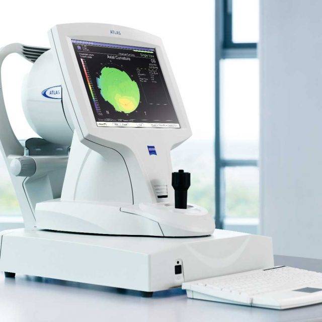 Eye doctor, Atlas 9000 eye test, in Houston, TX