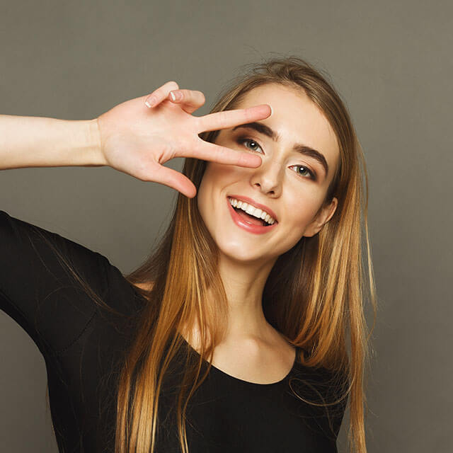 Cheerful-Woman-Gesturin_640