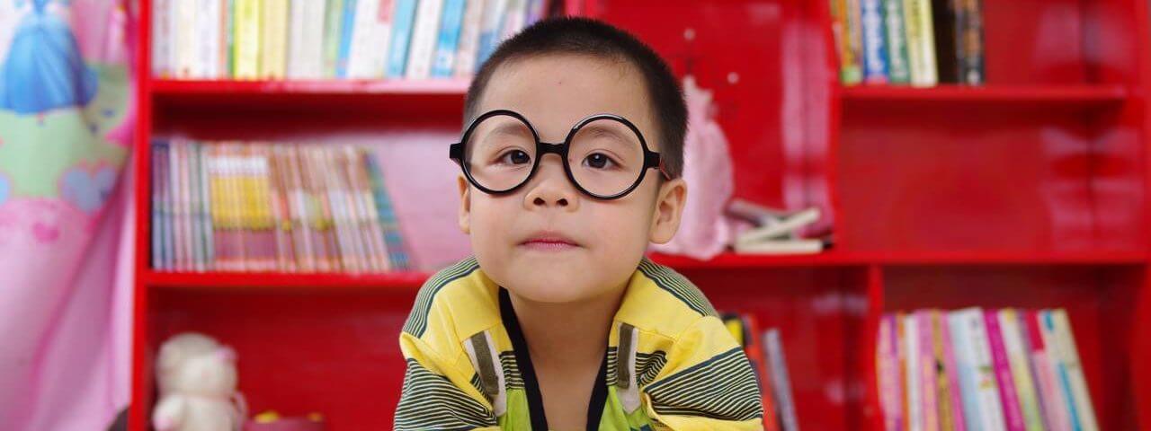 boy_red_bookcase-1280x480