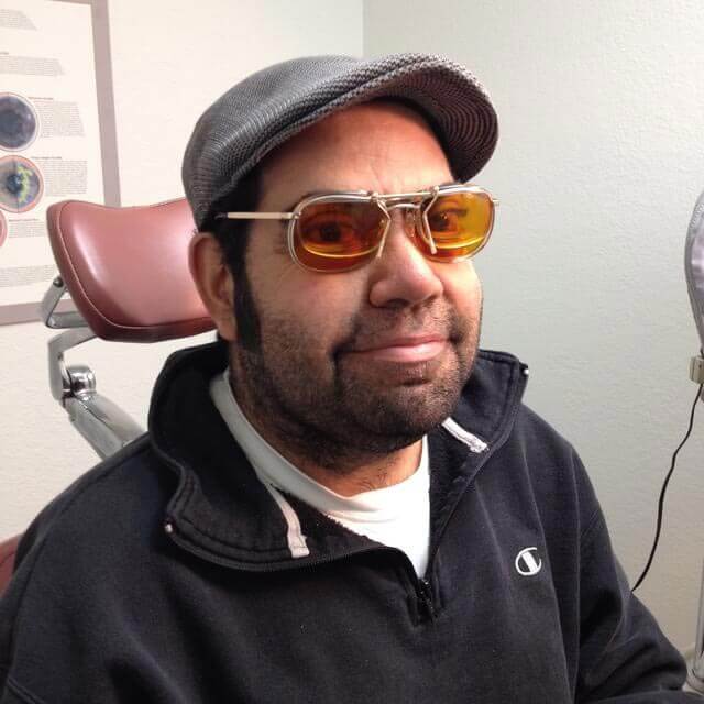 man wearing escoops 640