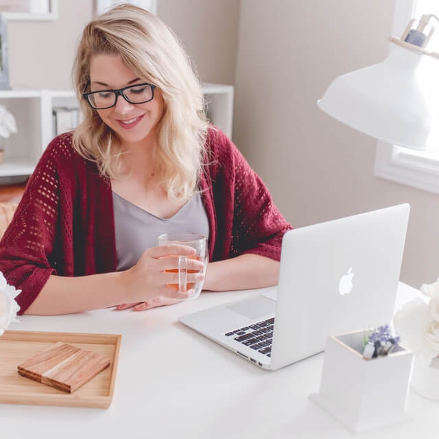 woman sitting in front of a laptop 640.jpg