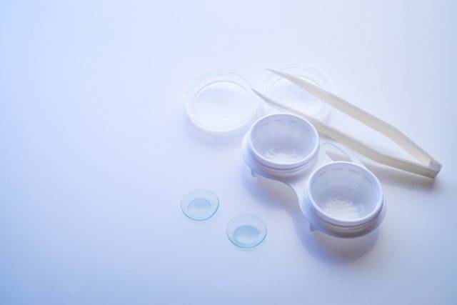 contact lenses demo 1280x853 640×427.jpg