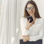 smilimg-woman-using-smartphone-640-150x150