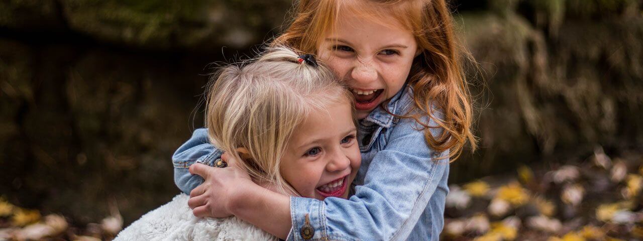 Cute-Happy-Children-Hugging-1280x480-e1534248544957
