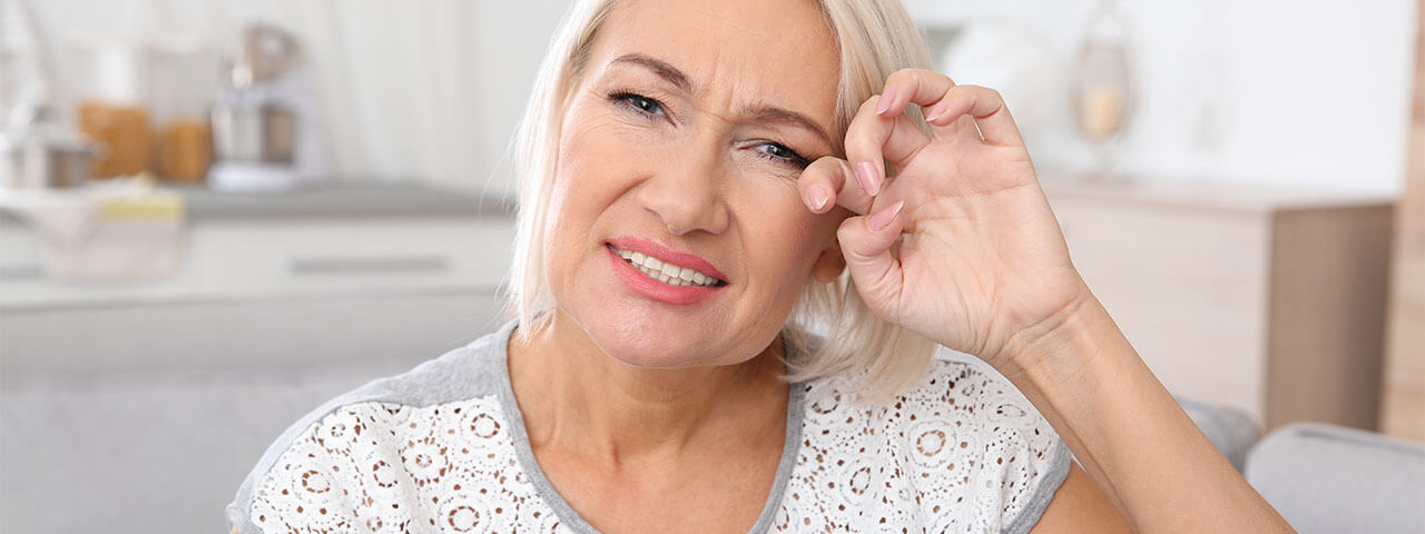 Dry-Eye-Senior-Woman-1280x480