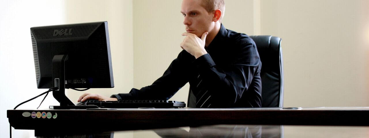 HOW TO HABITUALLY PREVENT SYMPTOMS OF COMPUTER VISION SYNDROME (CVS)