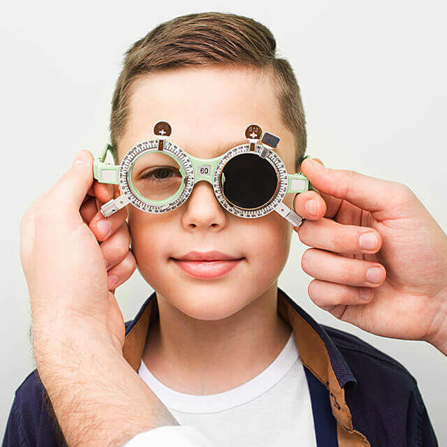 optometrist putting on the boy b 640.jpg