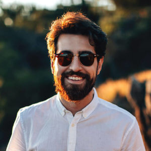 man smiling sunny 640.jpg