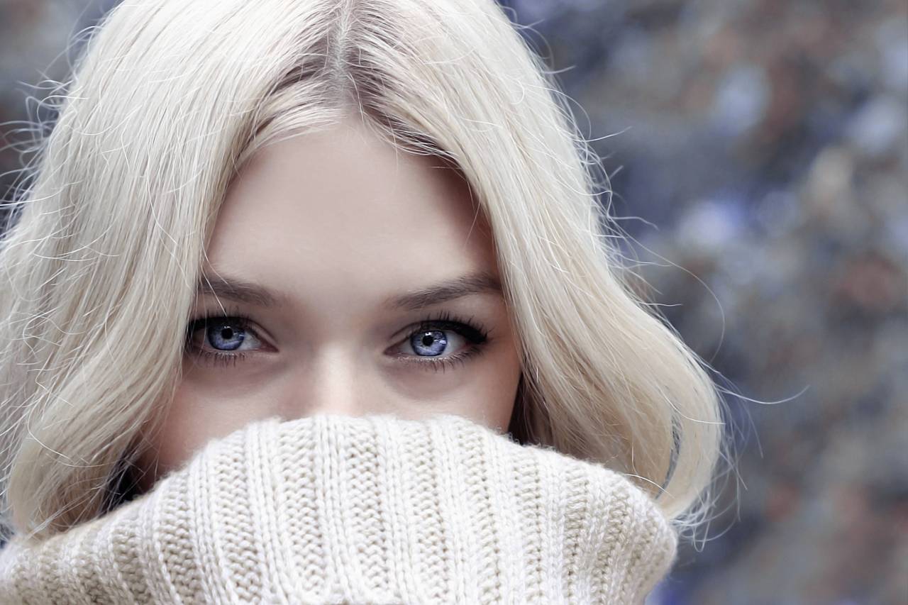 Woman Pretty Eyes Sweater 1280×853.jpg