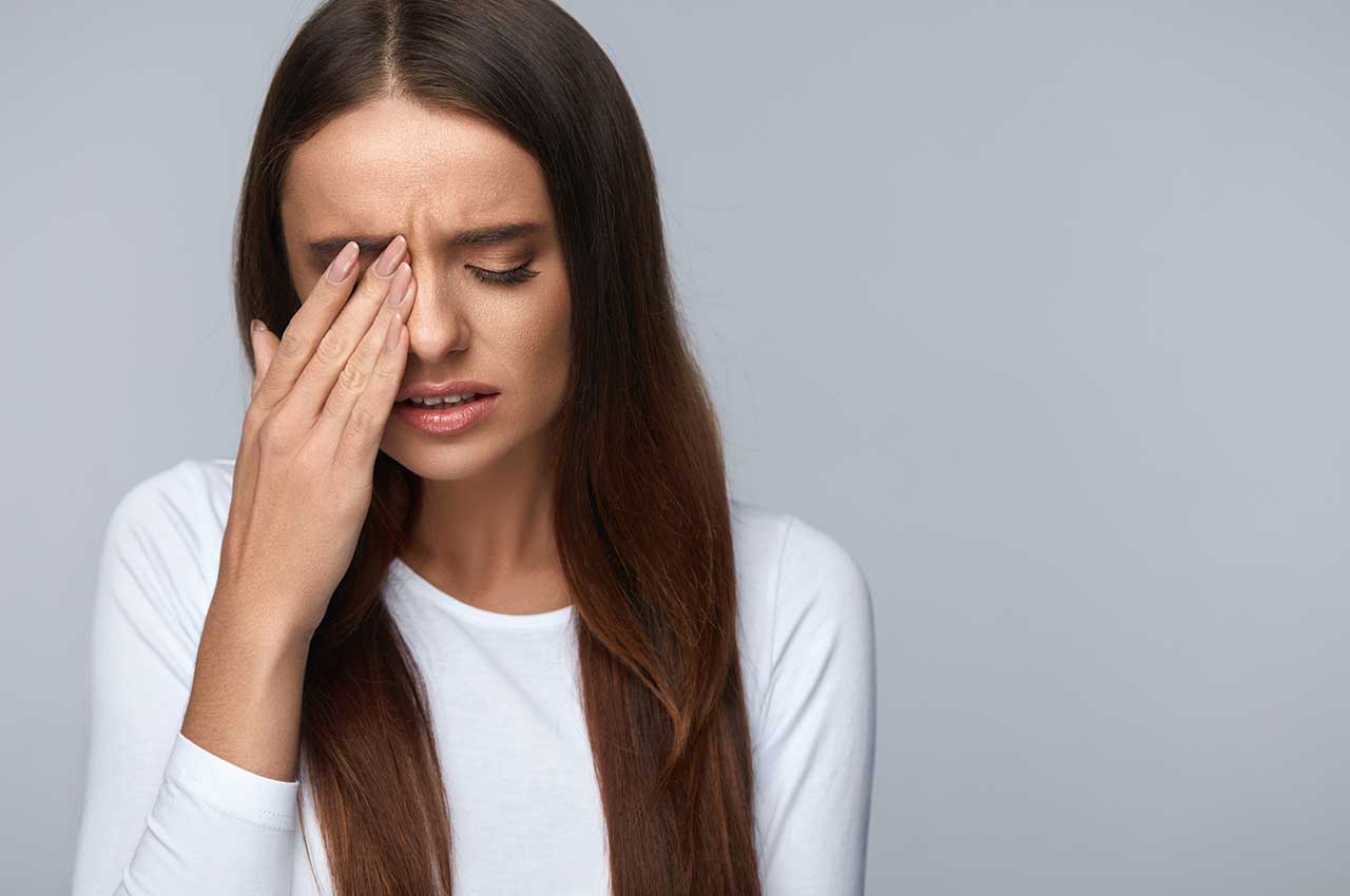 woman wearing contact lenses and suffering from Dry Eye