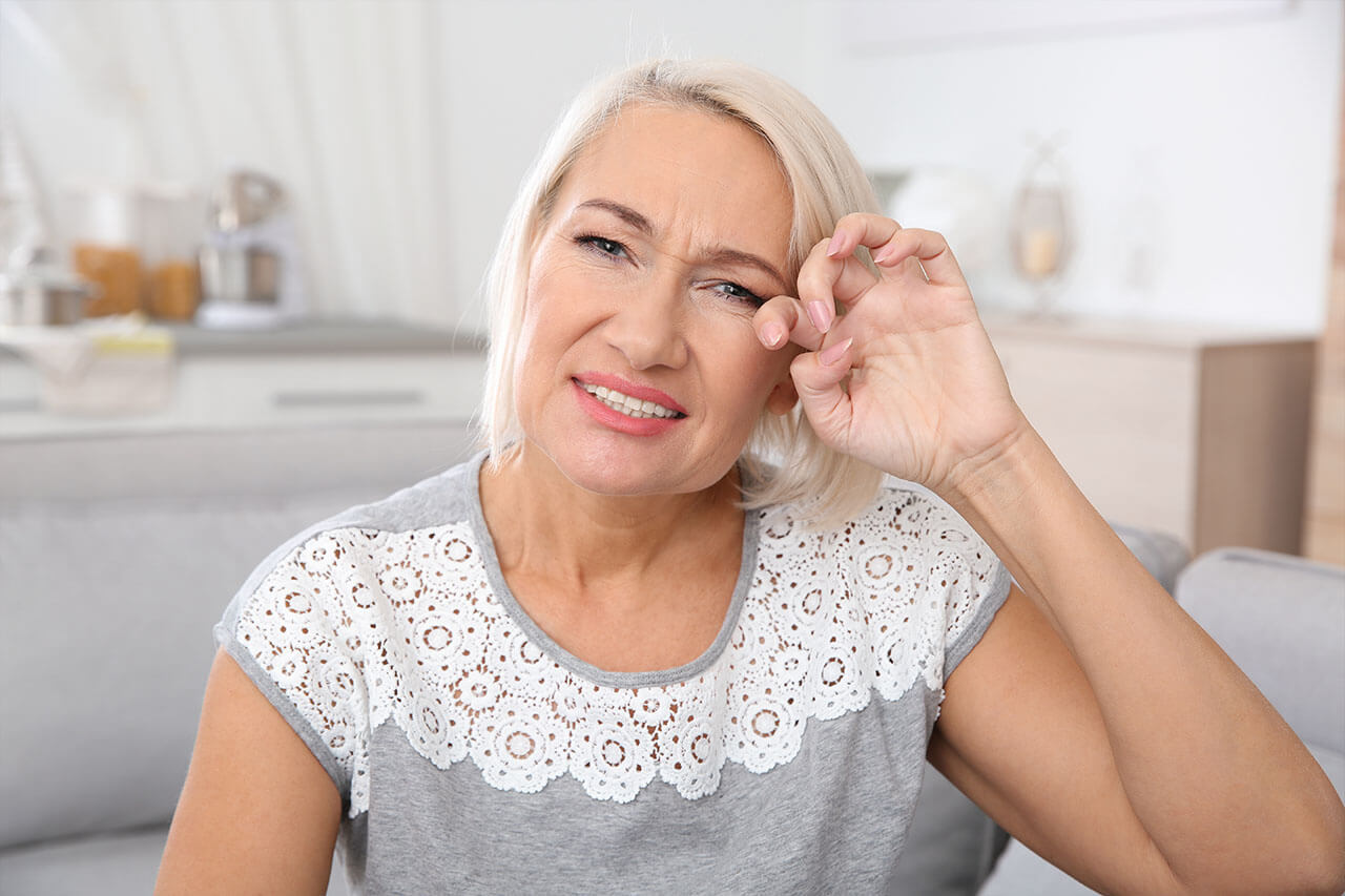 Dry-Eye-Senior-Woman-1280x853