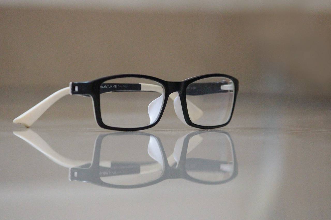 Glasses-and-Reflection-1280x853
