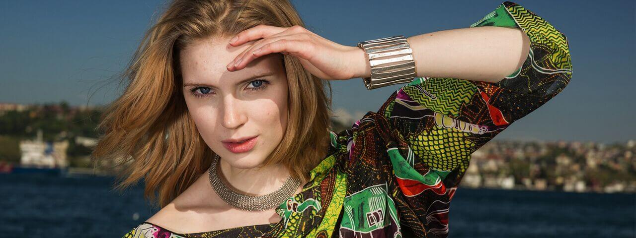 Woman wearing contact lenses in the sun | San Jose Contact Lenses