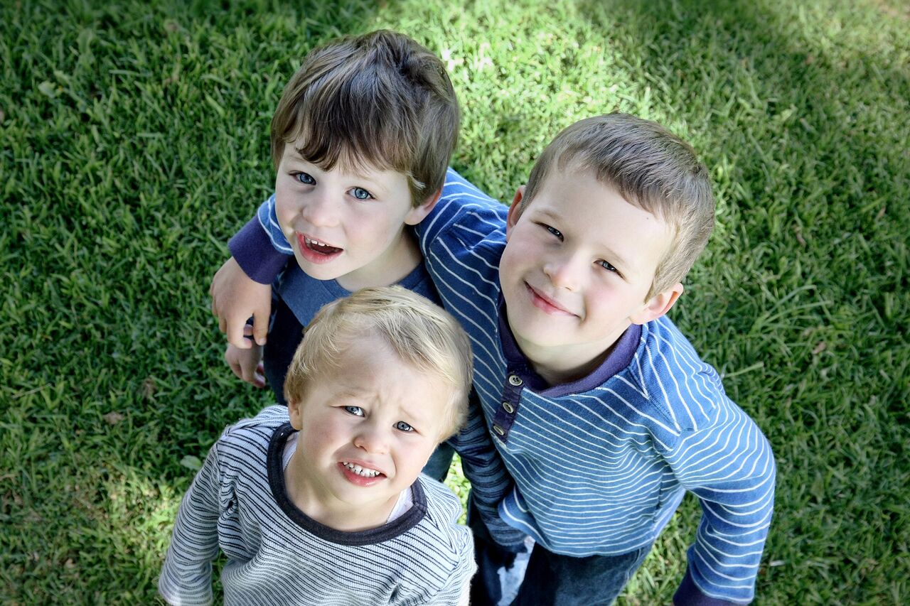 Children looking up, Optometrist in Oak Brook, IL
