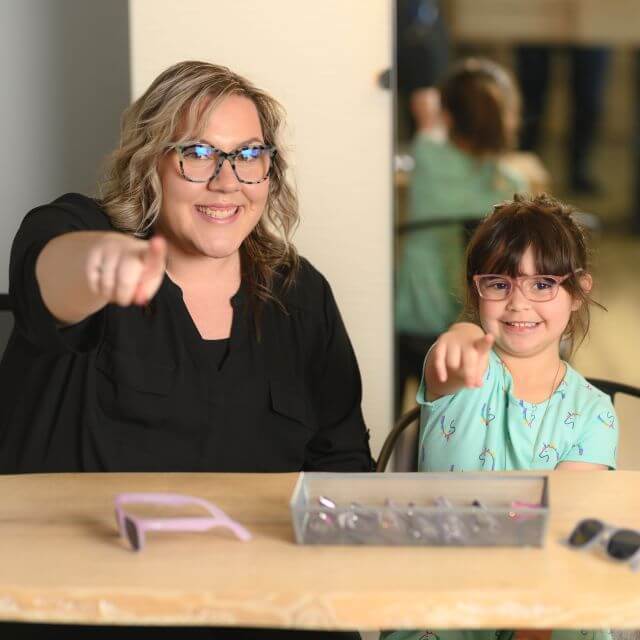 child staff pointing 640px