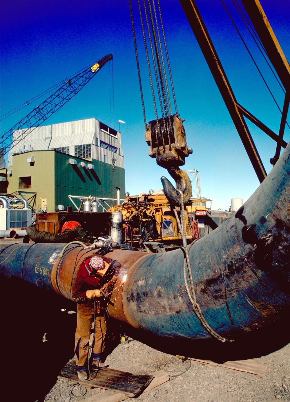 Alaska Pipeline Cuts Through Last Frontier Story ID 7409