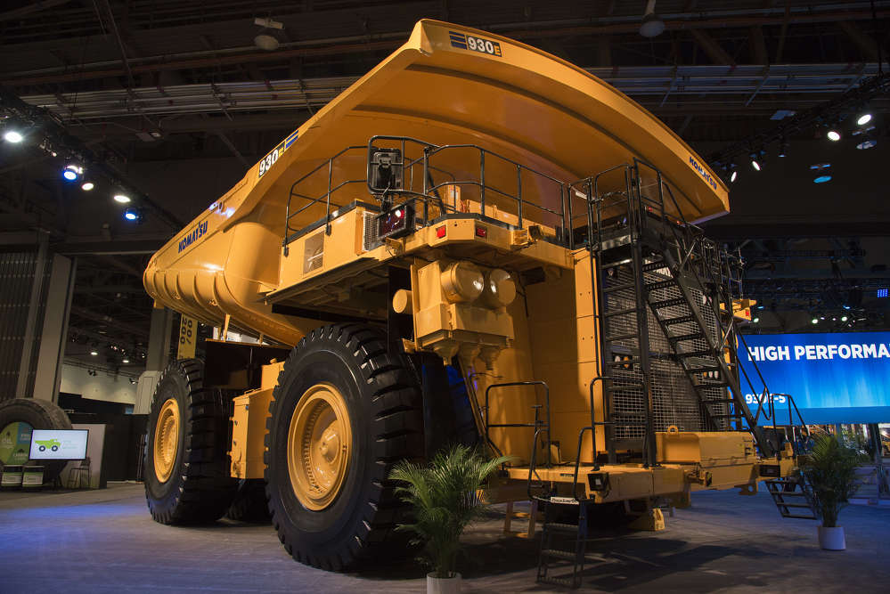 Komatsu Previews the 930E5 Mining Haul Truck Story ID 30894