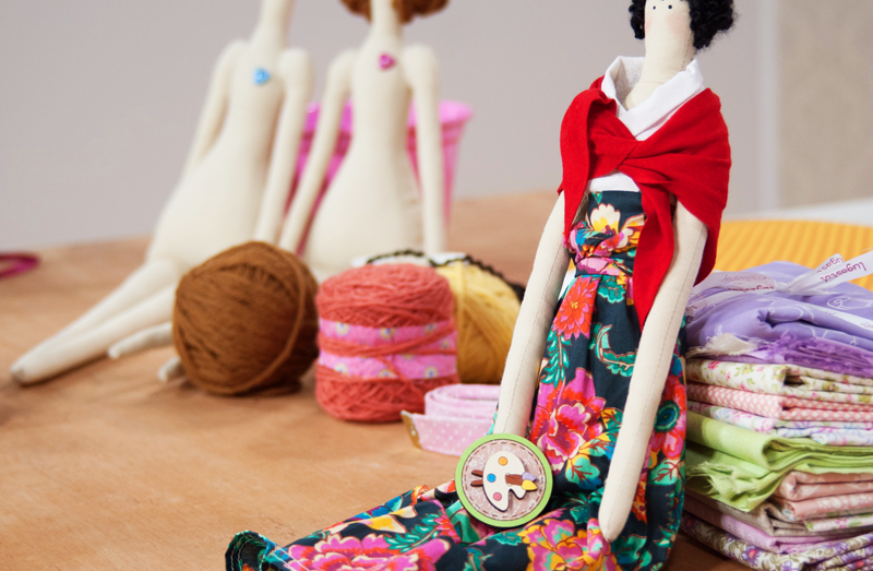Viver de artesanato é possível! Nas fotos, as Tildas de Lu Gastal, artesã e empresária de sucesso, que faz bastante divulgação de seu trabalho na internet