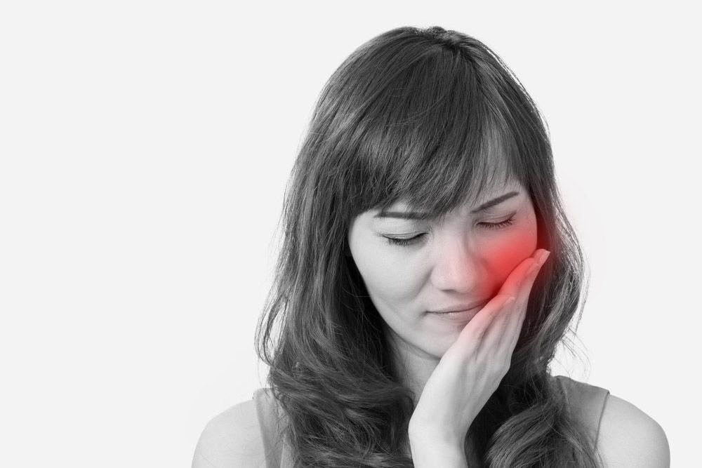 Woman with jaw pain