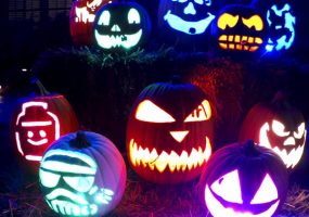 Halloween Outdoor Lighting: Lights on Ice Crystal