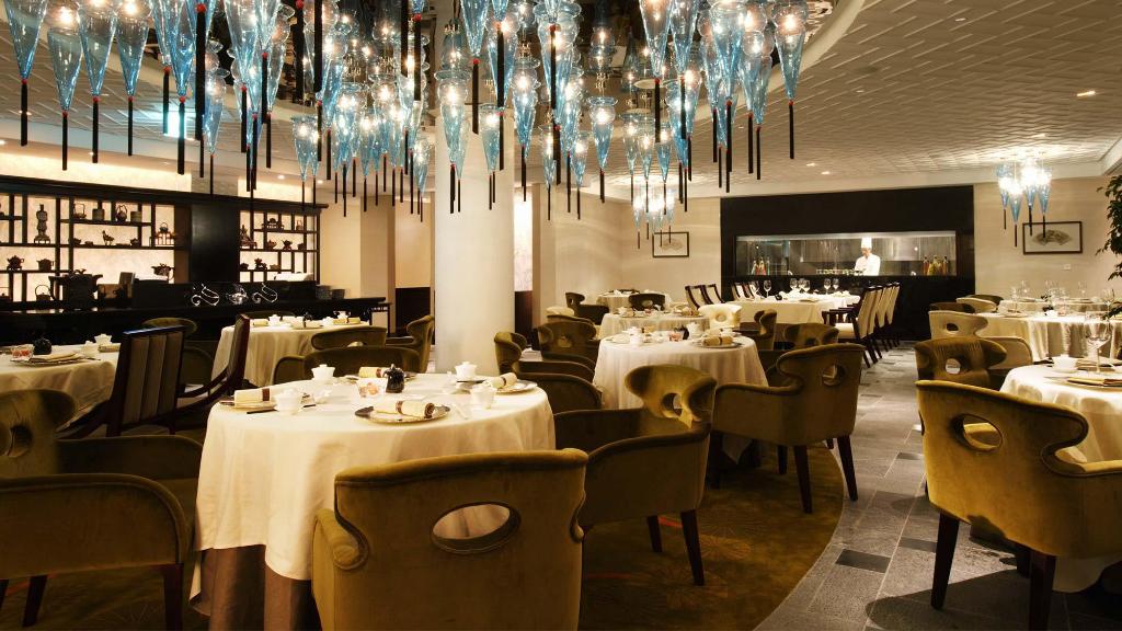 din-world-hotel