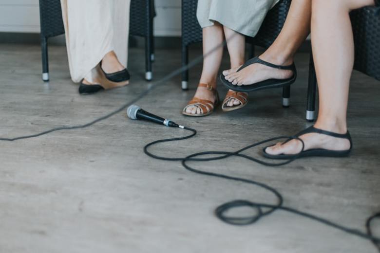 Want a Rapt, Non-Cell-Phone-Surfing Audience for Your Next Presentation? Here's How. Want a Rapt, Non-Cell-Phone-Surfing Audience for Your Next Presentation? Here's How.