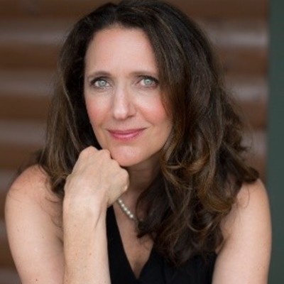 Angela Valen Retzios